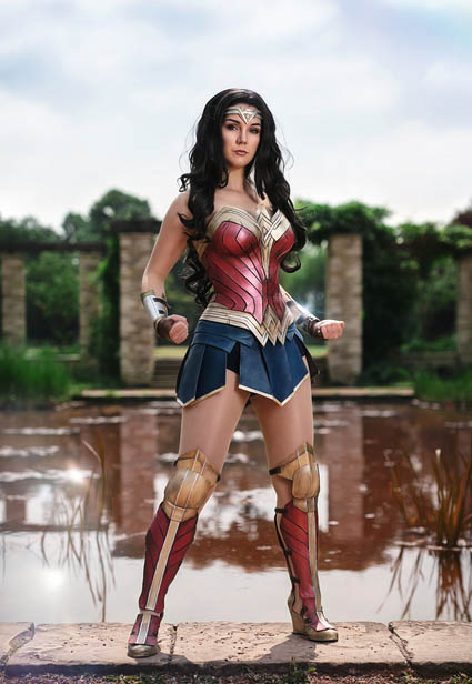 wonder woman cosplay the classic suit